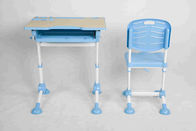 隠された引出しのプラスチック子供の娯楽室の家具の机および椅子の一定の調節可能な高さ/フィート
